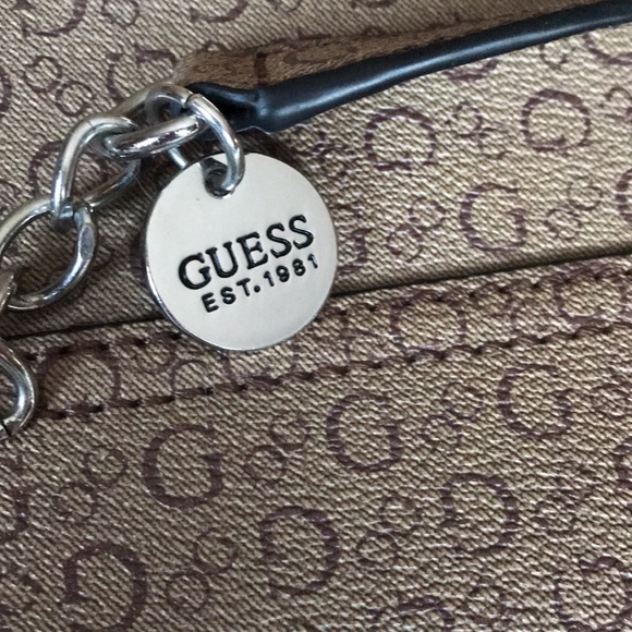 GUESS LOGO SLING BAG - Picture 8 of 8